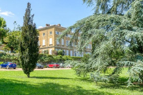Château de la roue prox Lyon 2chambres 150m2